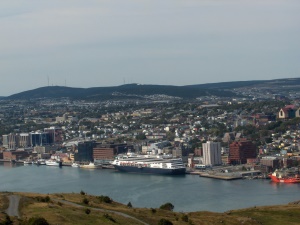 uitzicht op de haven met veerboot | St Johns